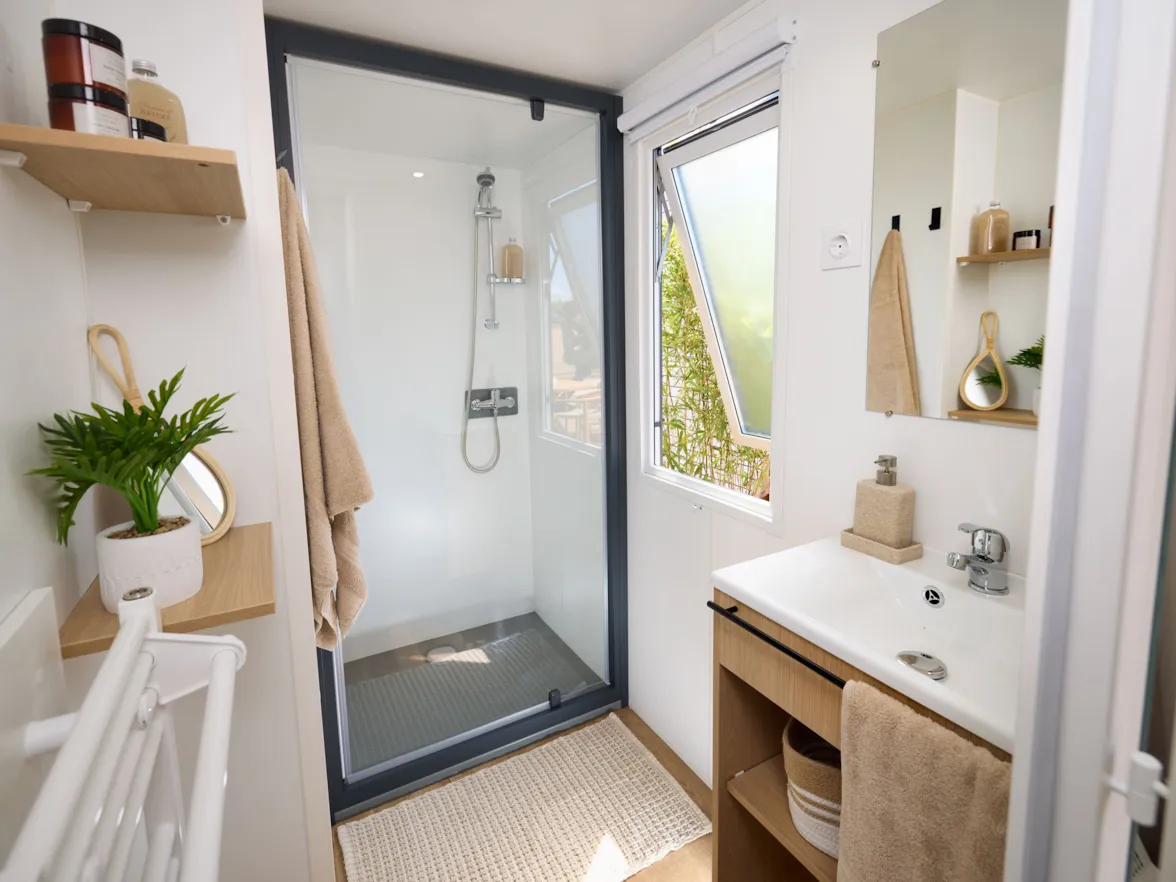 Mobil Home Confort 3 chambres 35m² avec terrasse couverte et semi-fermée