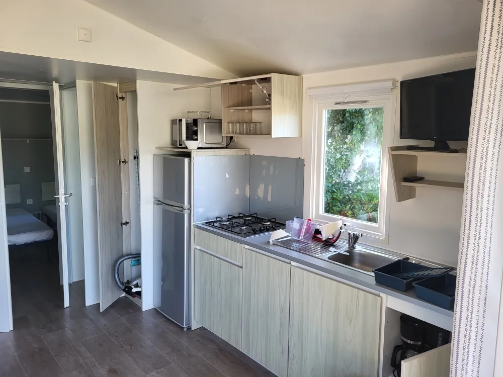 Mobil Home Confort NEUF, 2 chambres, 30 m² avec terrasse couverte et semi-fermée